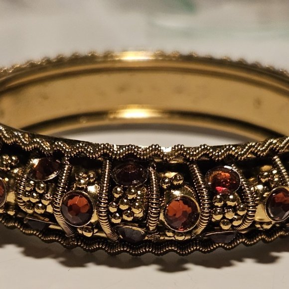 Stunning! Amber Colored Rhinestones Grape Vine Design Hinged Bracelet Gold Tone - Picture 2 of 3